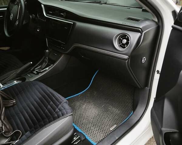 Белый Тойота Королла, объемом двигателя 1.6 л и пробегом 30 тыс. км за 17100 $, фото 4 на Automoto.ua