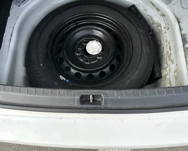 Белый Тойота Королла, объемом двигателя 1.6 л и пробегом 143 тыс. км за 13500 $, фото 9 на Automoto.ua