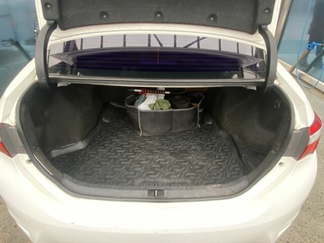 Белый Тойота Королла, объемом двигателя 1.3 л и пробегом 270 тыс. км за 9900 $, фото 4 на Automoto.ua