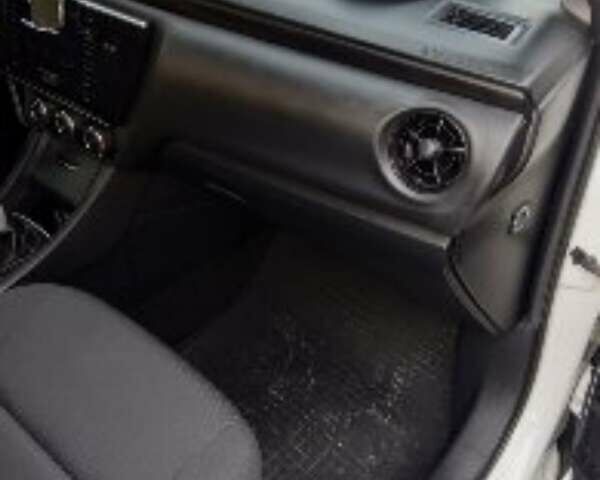 Белый Тойота Королла, объемом двигателя 1.6 л и пробегом 172 тыс. км за 12200 $, фото 5 на Automoto.ua