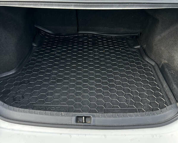 Белый Тойота Королла, объемом двигателя 1.6 л и пробегом 143 тыс. км за 13500 $, фото 8 на Automoto.ua