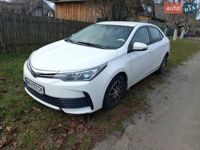 Білий Тойота Королла, об'ємом двигуна 1.33 л та пробігом 41 тис. км за 12500 $, фото 2 на Automoto.ua