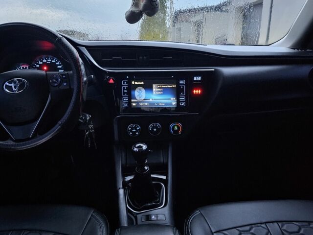 Белый Тойота Королла, объемом двигателя 1.3 л и пробегом 125 тыс. км за 11500 $, фото 1 на Automoto.ua