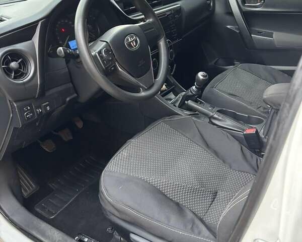 Белый Тойота Королла, объемом двигателя 1.6 л и пробегом 103 тыс. км за 13000 $, фото 3 на Automoto.ua