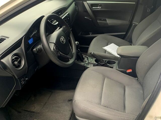 Белый Тойота Королла, объемом двигателя 1.6 л и пробегом 161 тыс. км за 9600 $, фото 5 на Automoto.ua