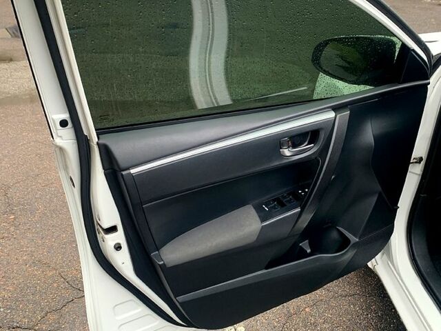 Белый Тойота Королла, объемом двигателя 1.6 л и пробегом 161 тыс. км за 9600 $, фото 4 на Automoto.ua