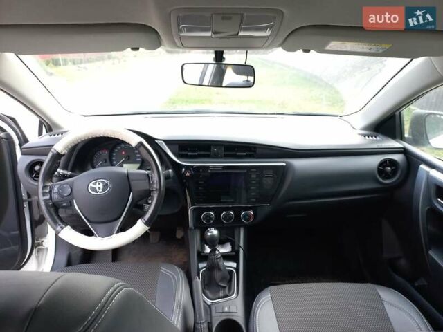 Білий Тойота Королла, об'ємом двигуна 1.33 л та пробігом 41 тис. км за 12500 $, фото 5 на Automoto.ua