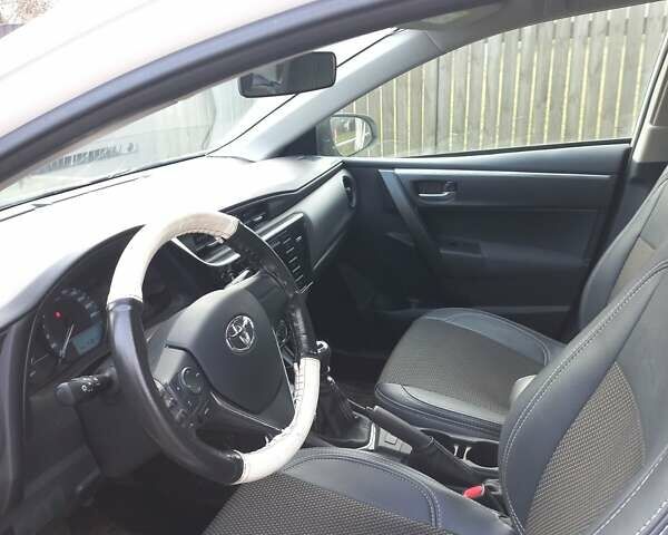 Білий Тойота Королла, об'ємом двигуна 1.33 л та пробігом 41 тис. км за 12500 $, фото 4 на Automoto.ua