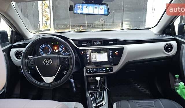 Белый Тойота Королла, объемом двигателя 1.8 л и пробегом 112 тыс. км за 12000 $, фото 1 на Automoto.ua