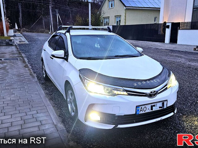 Белый Тойота Королла, объемом двигателя 1.3 л и пробегом 115 тыс. км за 12000 $, фото 1 на Automoto.ua