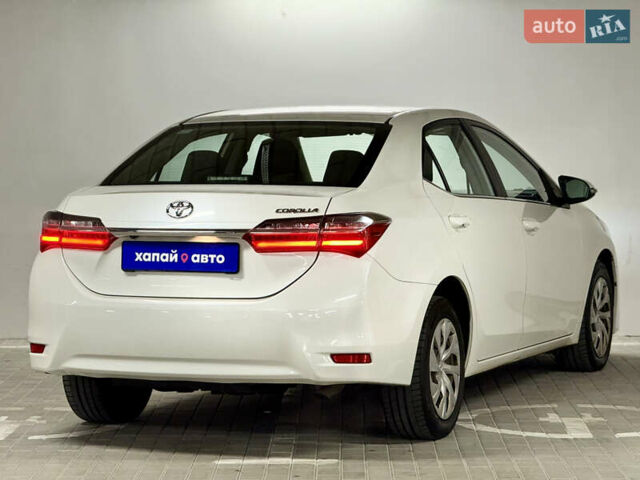 Тойота Королла 2018 в Киеве на Automoto.ua Белый Тойота Королла, объемом двигателя 1.6 л и пробегом 166 тыс. км за 12400 $, фото 4 на Automoto.ua