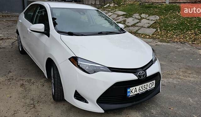Белый Тойота Королла, объемом двигателя 1.8 л и пробегом 112 тыс. км за 12000 $, фото 6 на Automoto.ua