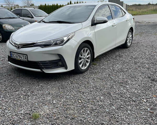 Білий Тойота Королла, об'ємом двигуна 1.6 л та пробігом 45 тис. км за 12400 $, фото 4 на Automoto.ua