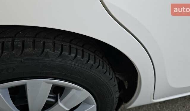 Белый Тойота Королла, объемом двигателя 1.8 л и пробегом 112 тыс. км за 12000 $, фото 7 на Automoto.ua