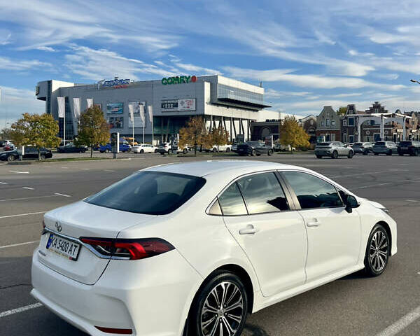 Білий Тойота Королла, об'ємом двигуна 1.6 л та пробігом 43 тис. км за 17000 $, фото 3 на Automoto.ua