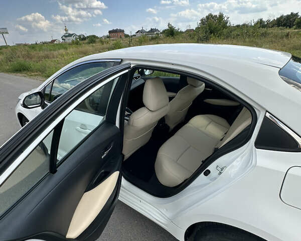 Белый Тойота Королла, объемом двигателя 1.6 л и пробегом 75 тыс. км за 16500 $, фото 11 на Automoto.ua