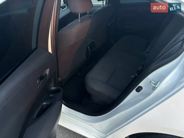 Белый Тойота Королла, объемом двигателя 1.8 л и пробегом 118 тыс. км за 18000 $, фото 13 на Automoto.ua