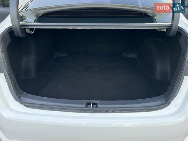 Белый Тойота Королла, объемом двигателя 1.6 л и пробегом 69 тыс. км за 16700 $, фото 39 на Automoto.ua