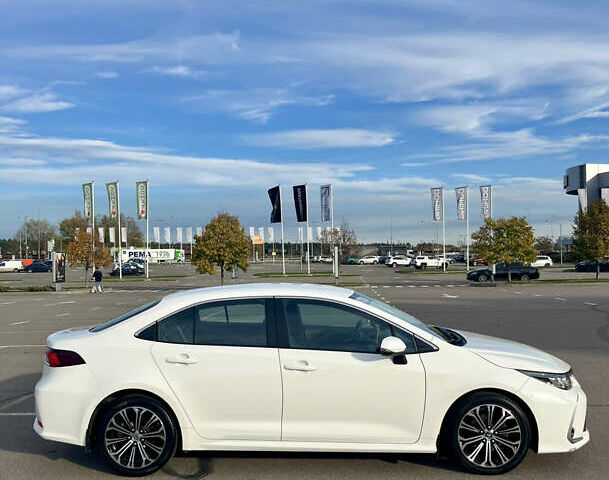 Білий Тойота Королла, об'ємом двигуна 1.6 л та пробігом 43 тис. км за 17000 $, фото 2 на Automoto.ua