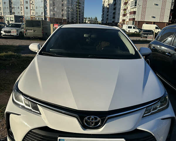 Білий Тойота Королла, об'ємом двигуна 1.6 л та пробігом 125 тис. км за 18000 $, фото 1 на Automoto.ua