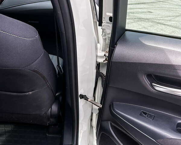 Белый Тойота Королла, объемом двигателя 1.8 л и пробегом 130 тыс. км за 19999 $, фото 11 на Automoto.ua