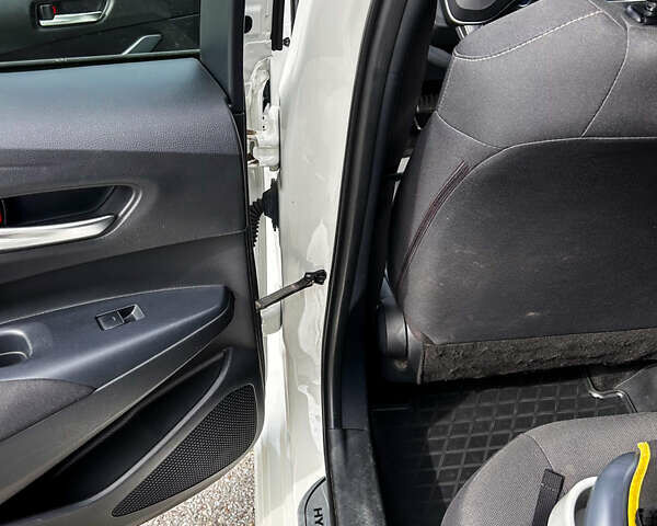 Белый Тойота Королла, объемом двигателя 1.8 л и пробегом 130 тыс. км за 19999 $, фото 14 на Automoto.ua