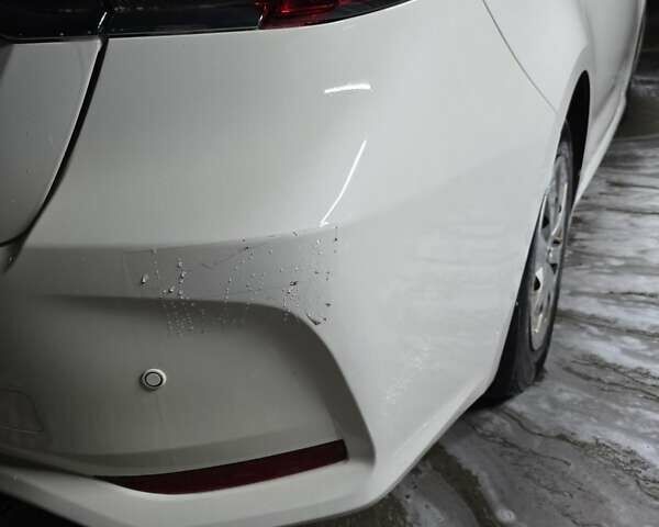 Белый Тойота Королла, объемом двигателя 1.6 л и пробегом 121 тыс. км за 16500 $, фото 6 на Automoto.ua