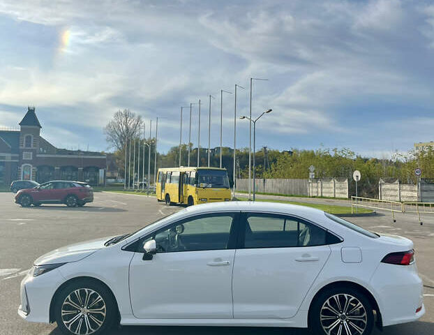 Білий Тойота Королла, об'ємом двигуна 1.6 л та пробігом 43 тис. км за 17000 $, фото 6 на Automoto.ua