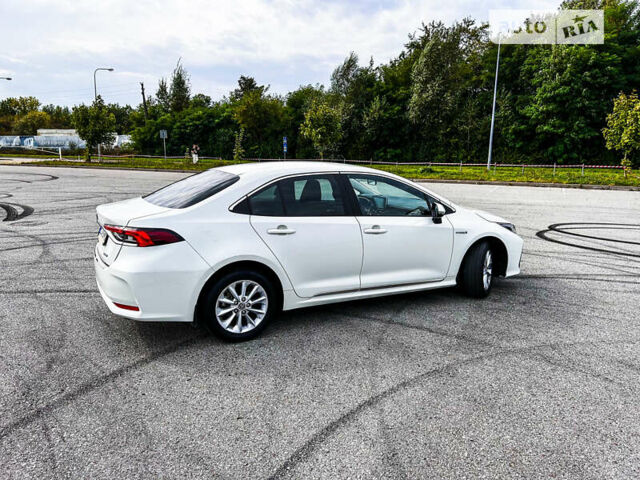 Белый Тойота Королла, объемом двигателя 1.8 л и пробегом 130 тыс. км за 19999 $, фото 6 на Automoto.ua