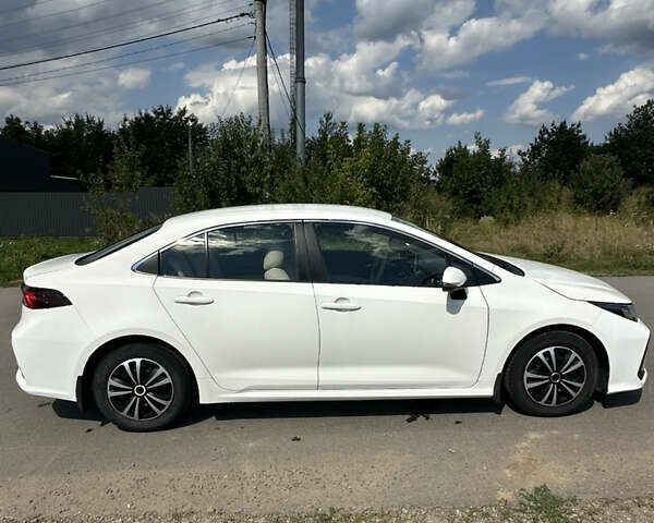 Белый Тойота Королла, объемом двигателя 1.6 л и пробегом 75 тыс. км за 16500 $, фото 6 на Automoto.ua