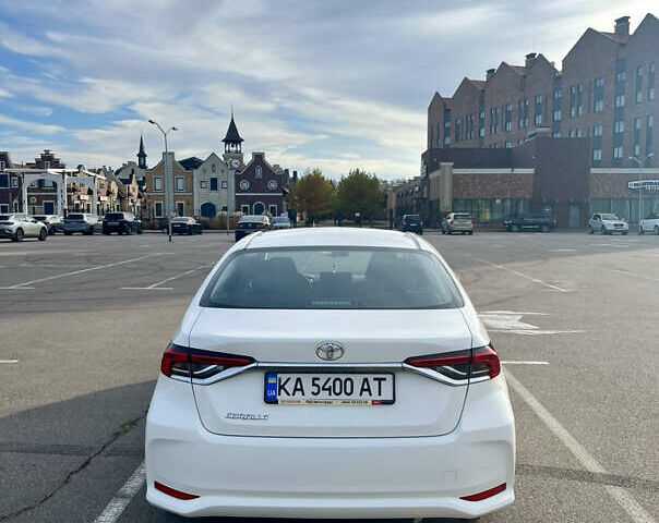 Білий Тойота Королла, об'ємом двигуна 1.6 л та пробігом 43 тис. км за 17000 $, фото 4 на Automoto.ua