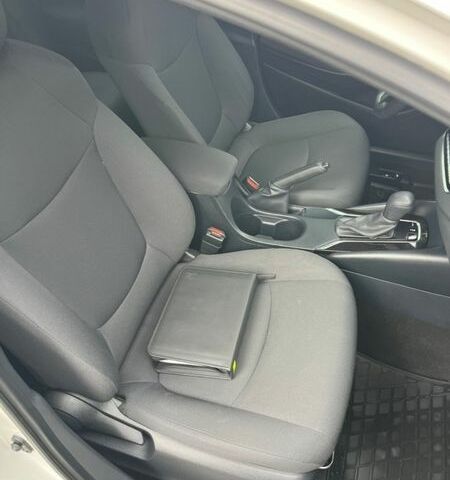 Белый Тойота Королла, объемом двигателя 1.6 л и пробегом 75 тыс. км за 17100 $, фото 13 на Automoto.ua