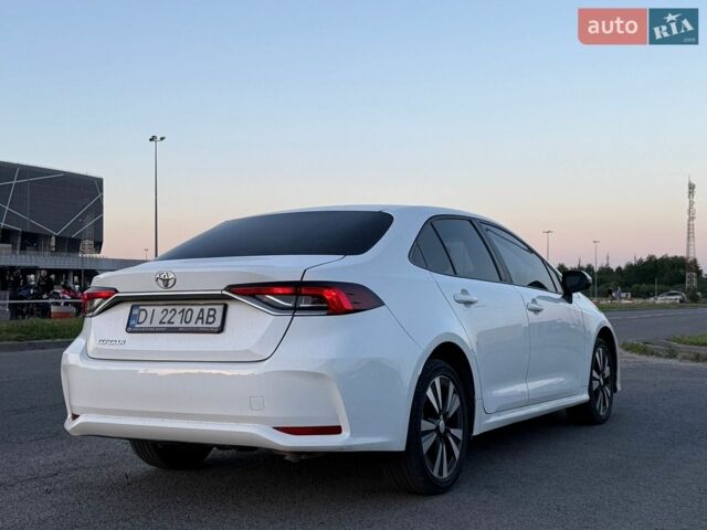 Белый Тойота Королла, объемом двигателя 1.6 л и пробегом 95 тыс. км за 14200 $, фото 3 на Automoto.ua