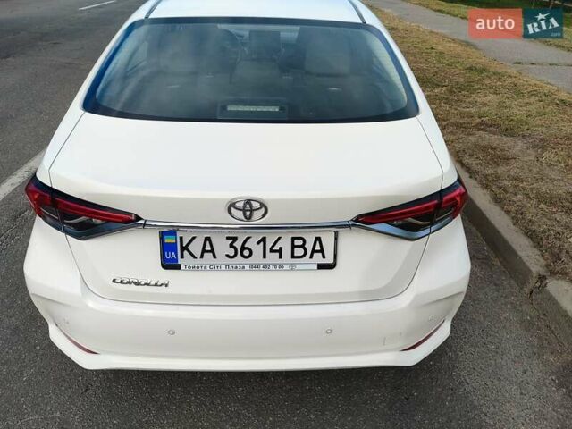 Белый Тойота Королла, объемом двигателя 1.6 л и пробегом 82 тыс. км за 15300 $, фото 5 на Automoto.ua