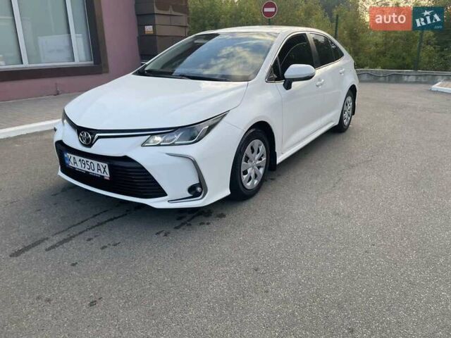 Белый Тойота Королла, объемом двигателя 1.6 л и пробегом 123 тыс. км за 15000 $, фото 2 на Automoto.ua