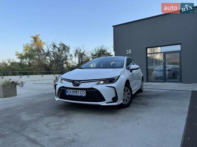 Білий Тойота Королла, об'ємом двигуна 1.6 л та пробігом 70 тис. км за 17999 $, фото 1 на Automoto.ua