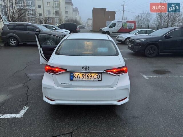 Белый Тойота Королла, объемом двигателя 1.6 л и пробегом 72 тыс. км за 16190 $, фото 2 на Automoto.ua