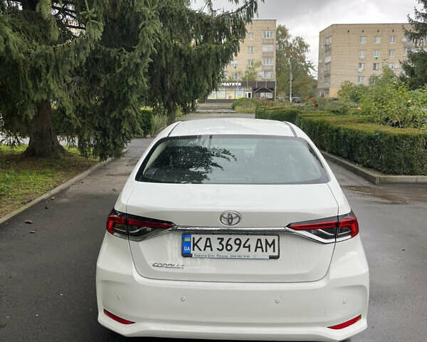 Белый Тойота Королла, объемом двигателя 1.6 л и пробегом 143 тыс. км за 14000 $, фото 3 на Automoto.ua