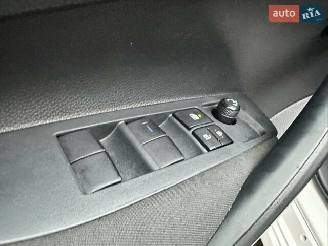 Білий Тойота Королла, об'ємом двигуна 1.6 л та пробігом 115 тис. км за 15000 $, фото 12 на Automoto.ua