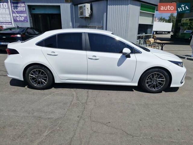 Белый Тойота Королла, объемом двигателя 1.6 л и пробегом 49 тыс. км за 18950 $, фото 2 на Automoto.ua