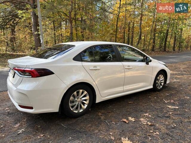 Білий Тойота Королла, об'ємом двигуна 1.6 л та пробігом 132 тис. км за 15800 $, фото 2 на Automoto.ua