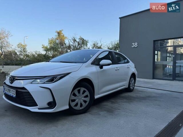 Білий Тойота Королла, об'ємом двигуна 1.6 л та пробігом 70 тис. км за 17999 $, фото 2 на Automoto.ua