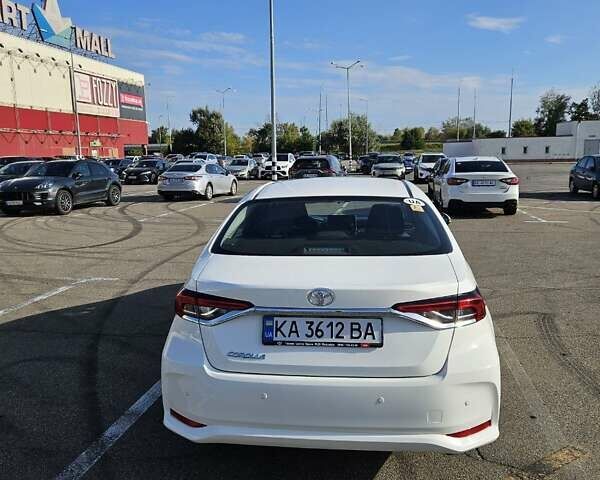 Белый Тойота Королла, объемом двигателя 1.6 л и пробегом 126 тыс. км за 14100 $, фото 3 на Automoto.ua
