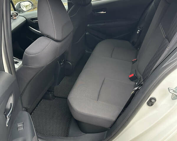 Белый Тойота Королла, объемом двигателя 1.8 л и пробегом 24 тыс. км за 25000 $, фото 11 на Automoto.ua