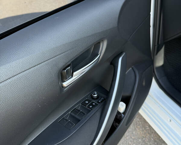 Білий Тойота Королла, об'ємом двигуна 1.8 л та пробігом 170 тис. км за 19500 $, фото 8 на Automoto.ua