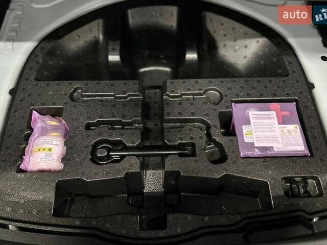 Белый Тойота Королла, объемом двигателя 1.8 л и пробегом 50 тыс. км за 19999 $, фото 23 на Automoto.ua