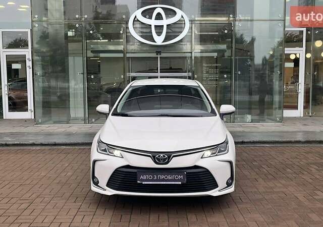 Тойота Королла 2021 у Києві на Automoto.ua Білий Тойота Королла, об'ємом двигуна 1.6 л та пробігом 113 тис. км за 18268 $, фото 4 на Automoto.ua