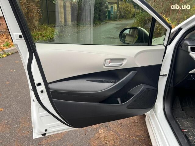 Белый Тойота Королла, объемом двигателя 1.8 л и пробегом 40 тыс. км за 16990 $, фото 8 на Automoto.ua