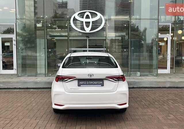 Тойота Королла 2021 у Києві на Automoto.ua Білий Тойота Королла, об'ємом двигуна 1.6 л та пробігом 113 тис. км за 18268 $, фото 3 на Automoto.ua
