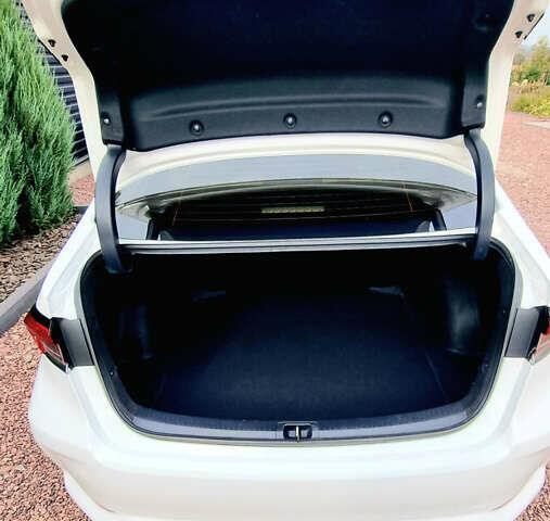 Белый Тойота Королла, объемом двигателя 1.8 л и пробегом 45 тыс. км за 26300 $, фото 8 на Automoto.ua